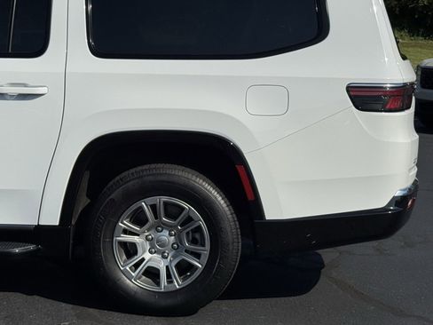 Used 2024 Jeep Wagoneer L Base image 42