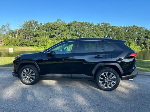Used 2021 Toyota RAV4 XLE Premium FWD image 3