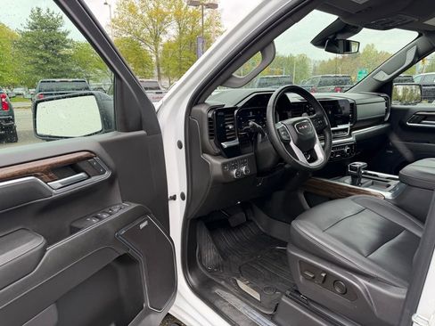 Used 2024 GMC Sierra 1500 Elevation w/ Elevation Premium Package AWD/4WD image 16