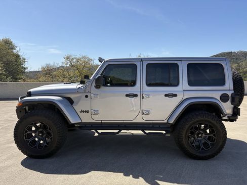 Used 2021 Jeep Wrangler Unlimited Sahara image 9
