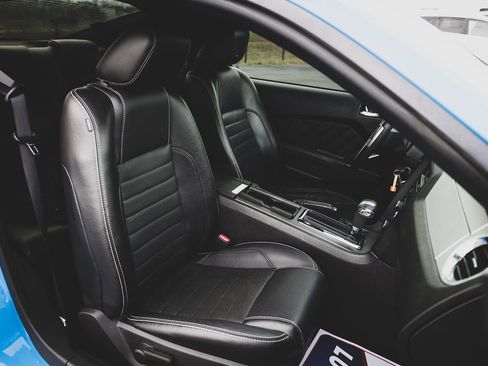 Used 2010 Ford Mustang Coupe RWD image 19