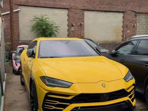 Used 2020 Lamborghini Urus AWD/4WD image 2