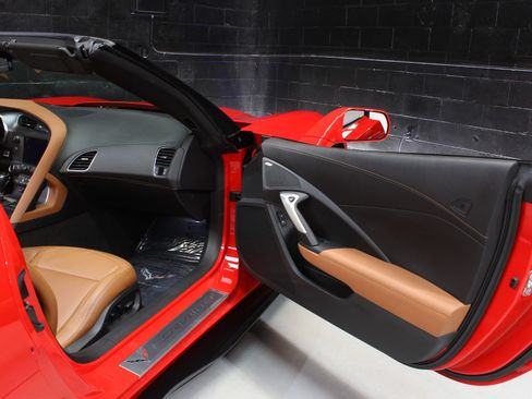 Used 2019 Chevrolet Corvette Stingray Convertible w/ 2LT Preferred Equipment Group image 36