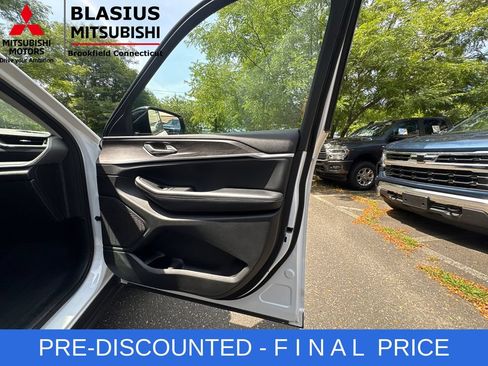 Used 2023 Jeep Grand Cherokee Limited w/ Trailer Tow Prep Group (B) AWD/4WD image 30