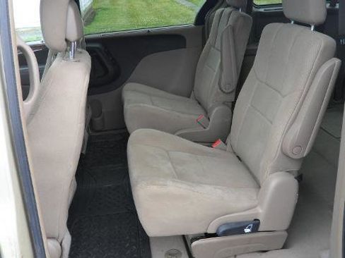 Used 2010 Chrysler Town & Country Limited w/ Entertainment Group #3 image 15