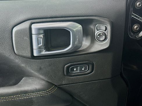 Used 2023 Jeep Wrangler Unlimited Sahara image 15