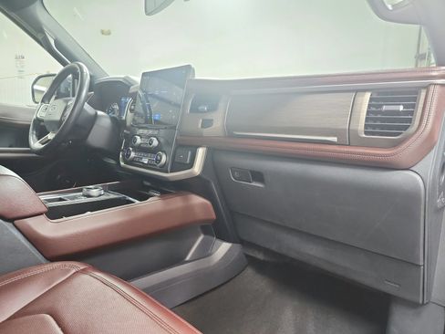 Used 2024 Ford Expedition Limited RWD image 46