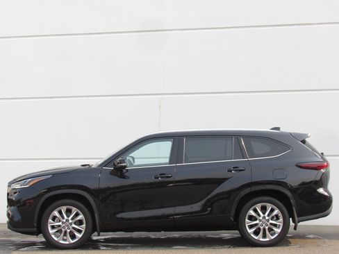 Used 2024 Toyota Highlander Limited AWD/4WD image 4