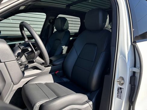 Certified 2025 Porsche Cayenne image 5