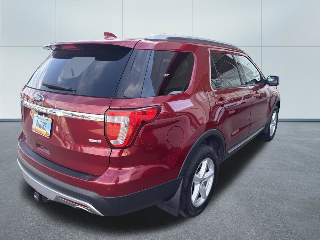 Used 2016 Ford Explorer XLT w/ Equipment Group 201A AWD/4WD image 3