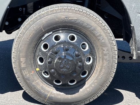 New 2026 RAM 3500 Laramie AWD/4WD image 24