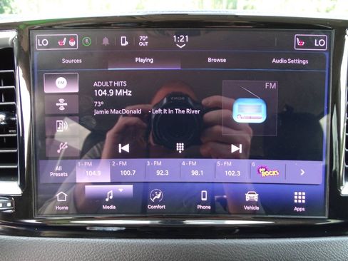 Used 2024 Chrysler Pacifica Touring-L FWD image 23