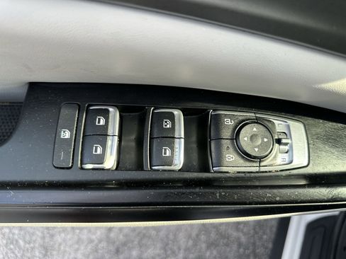 Used 2022 Kia Carnival LX FWD image 15