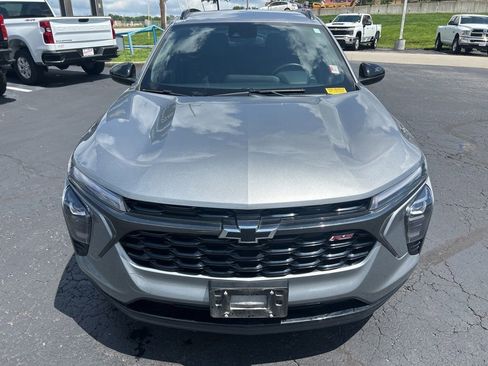 Used 2024 Chevrolet Trax RS w/ Driver Confidence Package FWD image 2