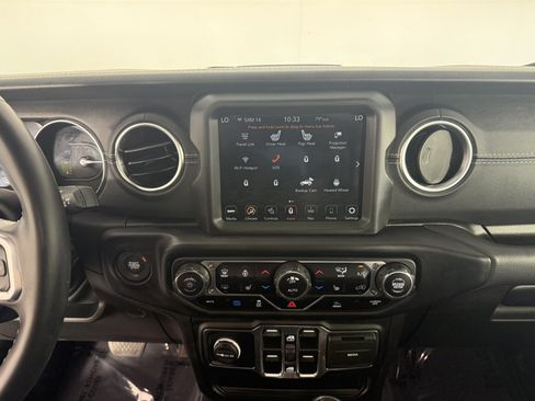 Used 2022 Jeep Wrangler Unlimited Sahara w/ Cold Weather Group AWD/4WD image 19