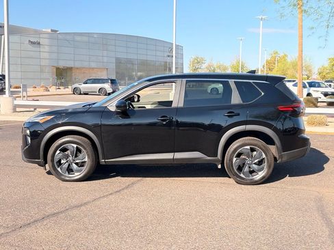 Used 2025 Nissan Rogue SV AWD/4WD image 3