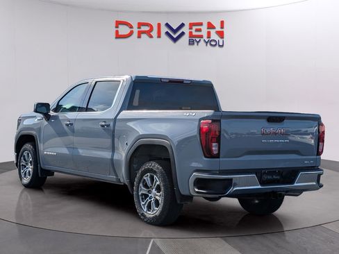 Used 2024 GMC Sierra 1500 SLE AWD/4WD image 3