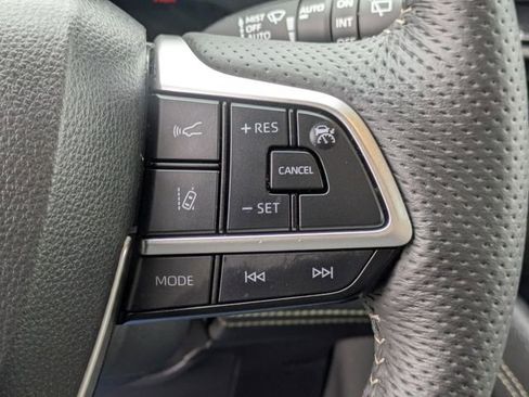 Used 2025 Toyota Sienna Platinum image 18