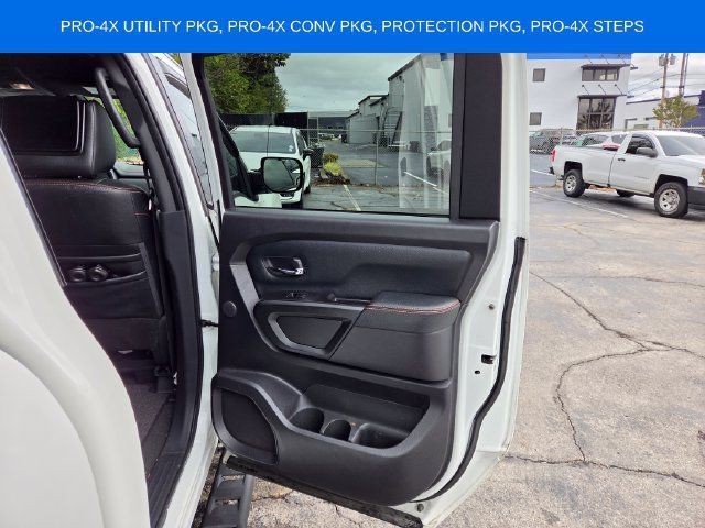 Used 2020 Nissan Titan PRO-4X w/ Pro-4x Convenience Package AWD/4WD image 24