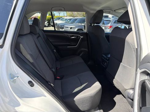 Used 2021 Toyota RAV4 XLE AWD/4WD image 14