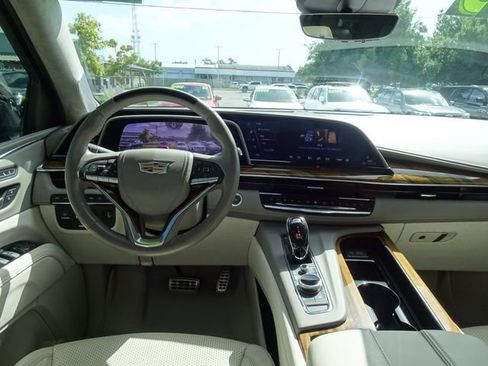 Used 2024 Cadillac Escalade Sport Platinum w/ LPO, ONYX Package AWD/4WD image 23