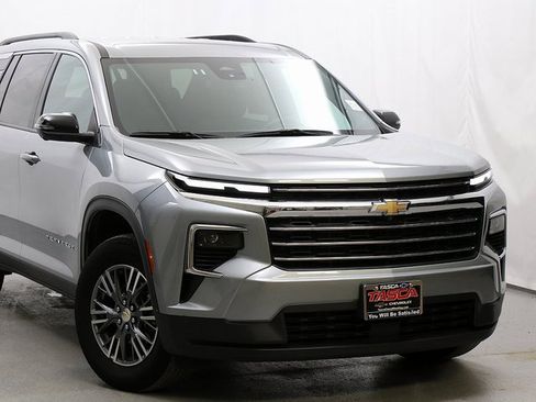 Certified 2024 Chevrolet Traverse LT image 2