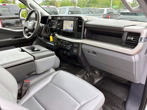 Used 2024 Ford F550 4x4 Regular Cab Super Duty image 14