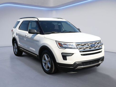 Used 2018 Ford Explorer XLT FWD image 9