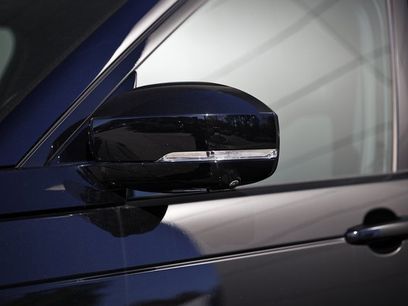 New 2025 Land Rover Discovery Metropolitan Edition