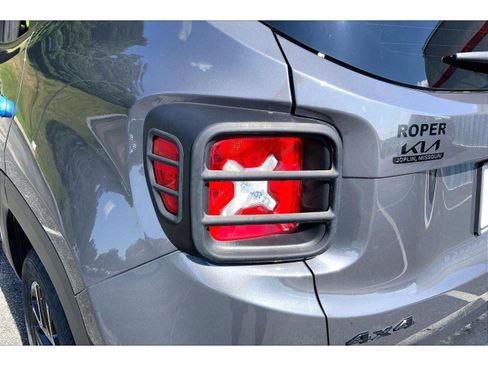 Used 2023 Jeep Renegade Altitude w/ Convenience Group I AWD/4WD image 28