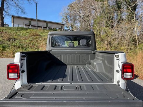 Used 2022 Jeep Gladiator Sport w/ Trailer Tow Package image 8