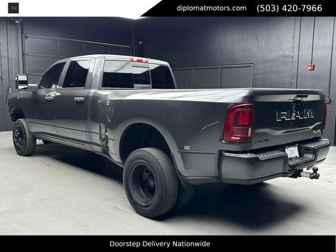 Used 2024 RAM 3500 Tradesman w/ Chrome Appearance Group AWD/4WD image 5