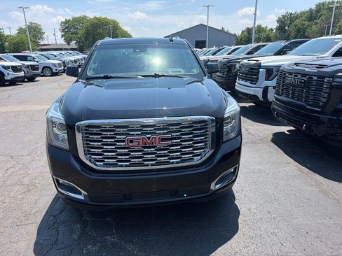 Used 2020 GMC Yukon Denali w/ Denali Premium Package AWD/4WD image 3