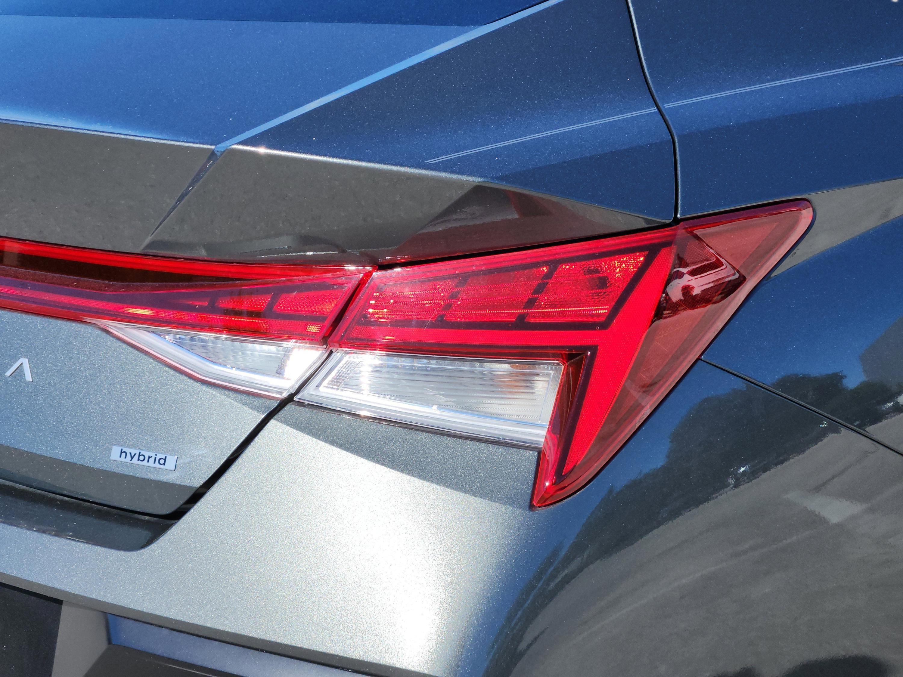 New 2026 Hyundai Elantra Limited FWD image 11