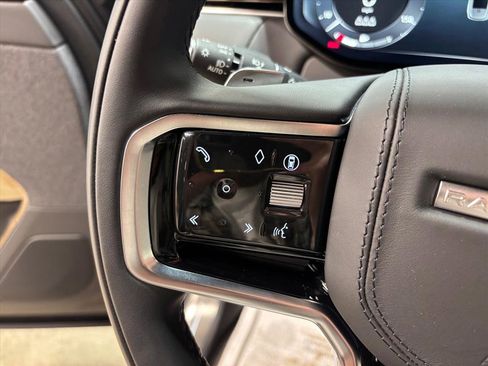 Used 2025 Land Rover Range Rover Sport SE image 20