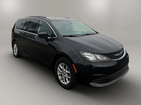 Used 2020 Chrysler Voyager Lxi FWD image 1