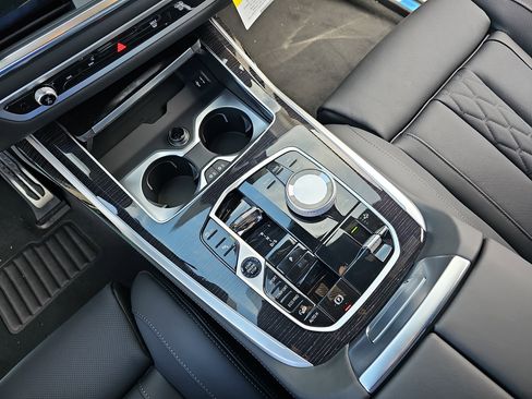 New 2026 BMW X7 M60i image 27