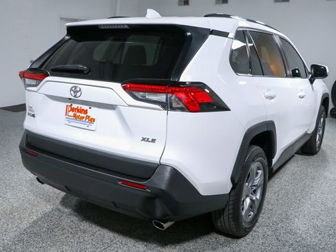 Used 2022 Toyota RAV4 XLE FWD image 7