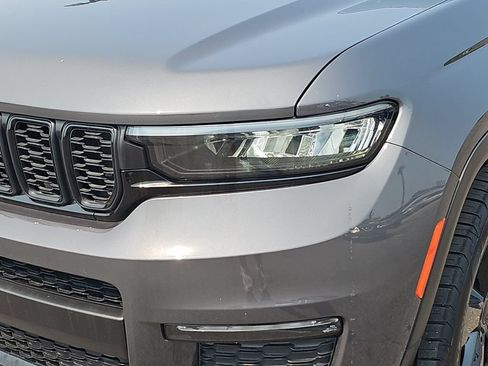 Used 2023 Jeep Grand Cherokee L Limited w/ Luxury Tech Group II AWD/4WD image 32