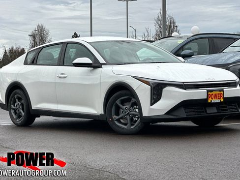 New 2026 Kia K4 LXS image 1