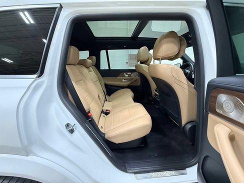 Used 2025 Mercedes-Benz GLS 580 4MATIC image 46