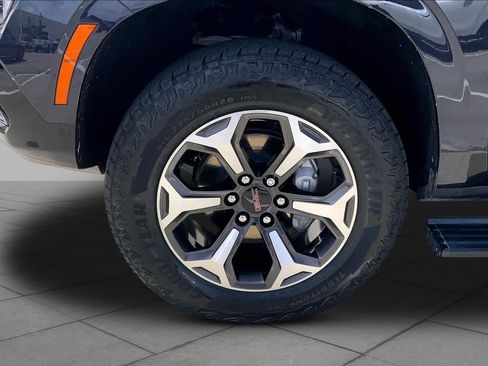 Used 2025 GMC Yukon XL AT4 Ultimate AWD/4WD image 10