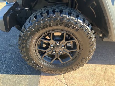 Used 2024 Jeep Wrangler Unlimited image 26