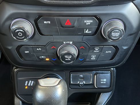 Used 2021 Jeep Renegade Limited image 24