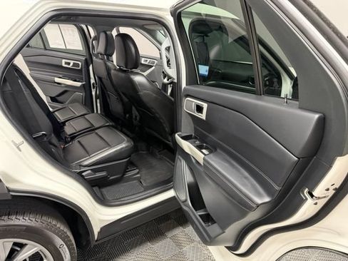 Used 2022 Ford Explorer XLT w/ Equipment Group 202A AWD/4WD image 28