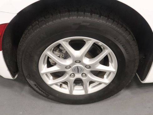 Certified 2024 Chrysler Pacifica Touring-L FWD image 23