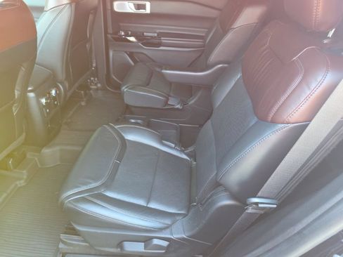 Used 2021 Ford Explorer Platinum w/ Equipment Group 601A AWD/4WD image 18