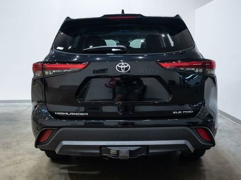 Used 2023 Toyota Highlander XLE AWD/4WD image 9