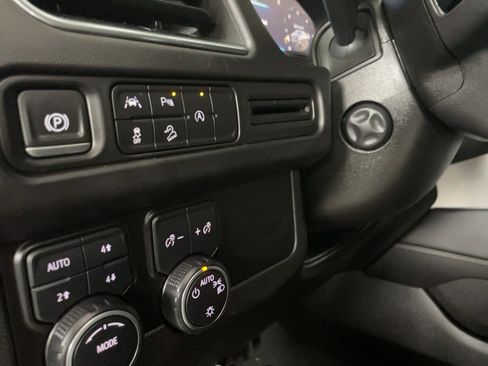 Used 2023 Chevrolet Suburban Premier AWD/4WD image 31