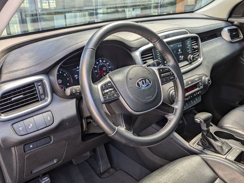 Used 2020 Kia Sorento S image 14